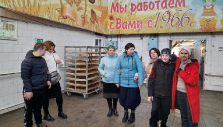 Воспитанники Автономной некоммерческой организации социальных и благотворительных программ «Синяя птица» посетили Крымский хлебозавод в рамках профориентационной работы