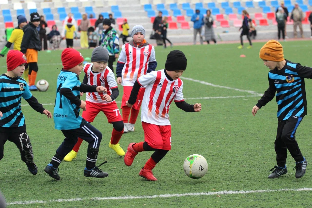 Юные спортсмены из спортивной школы «Ровесник» города Крымска приняли участие в турнире «BULLS CUP 2025», который прошёл в Темрюке.