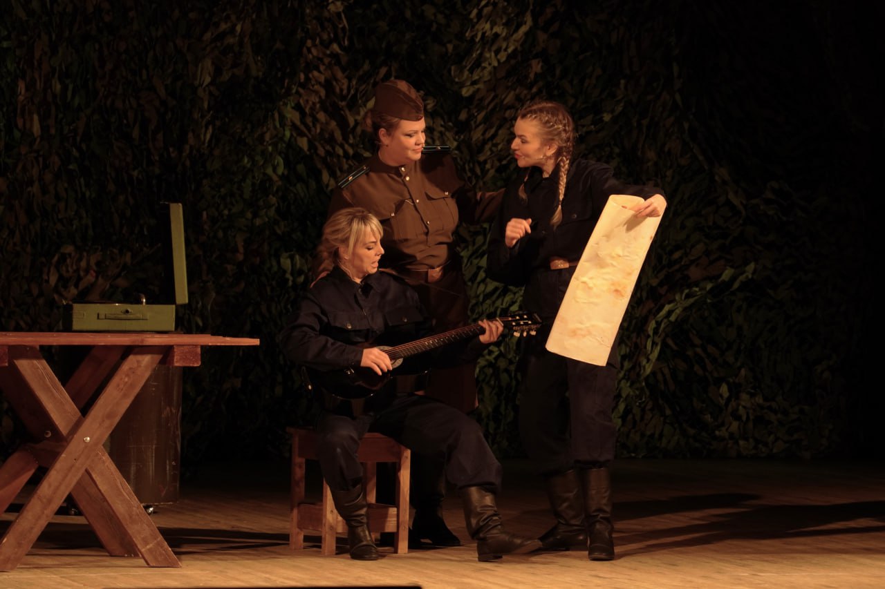 Через театр — к истории