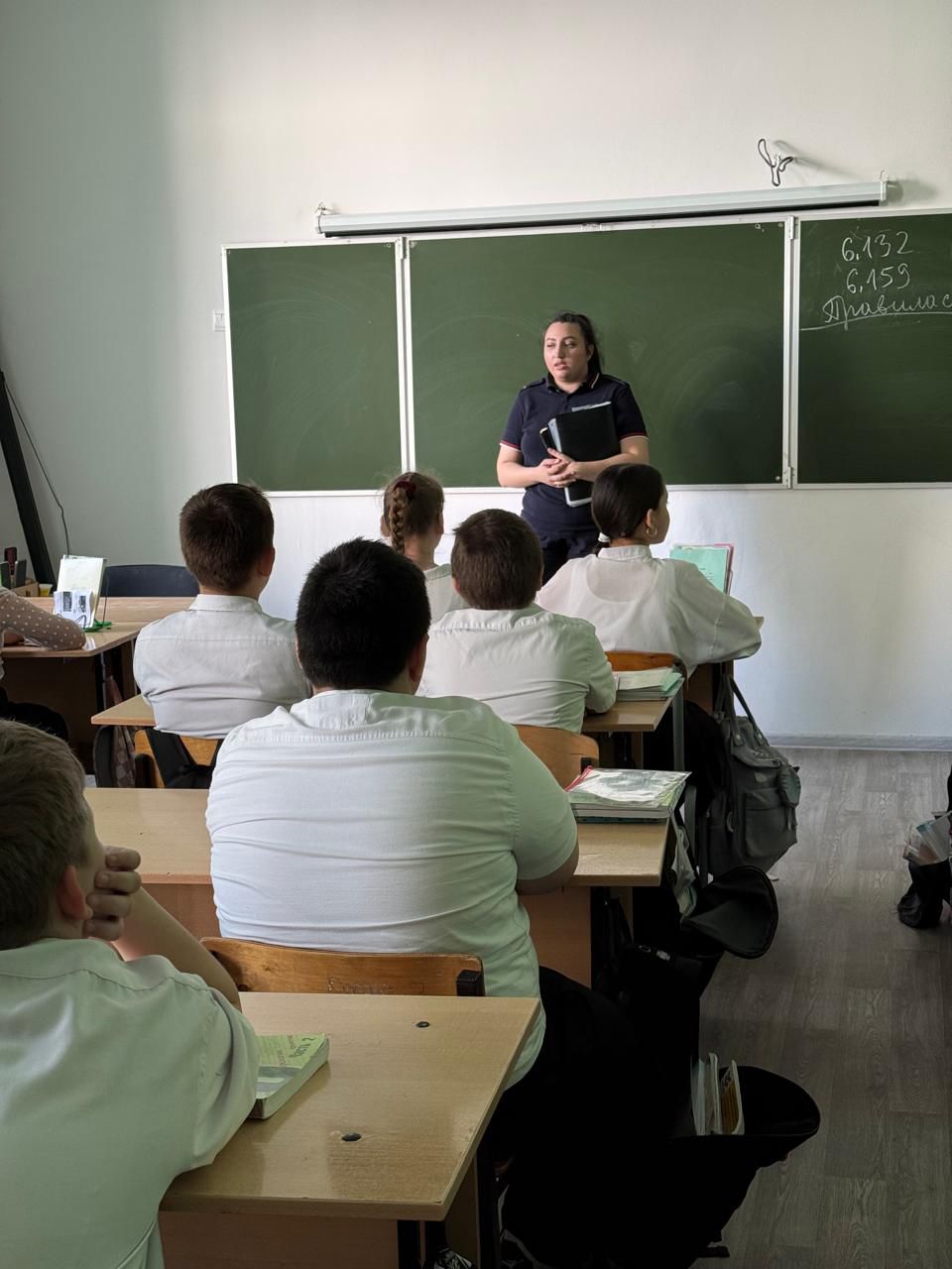 Полицейские проводят разъяснительные беседы в учебных заведениях города