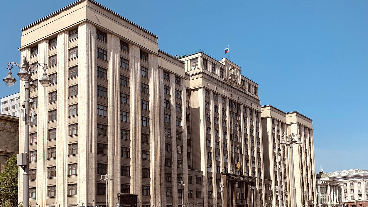 Депутат Госдумы Иван Демченко: С будущего года в России начнет действовать семейная налоговая выплата – в зависимости от уплаченного НДФЛ и других условий родители смогут вернуть до 189 тысяч рублей.