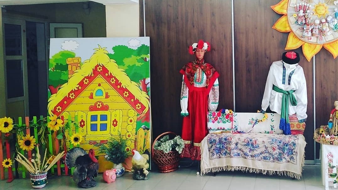 В Доме культуры Варениковского сельского поселения организована Кубанская выставка ко Дню образования Краснодарского края