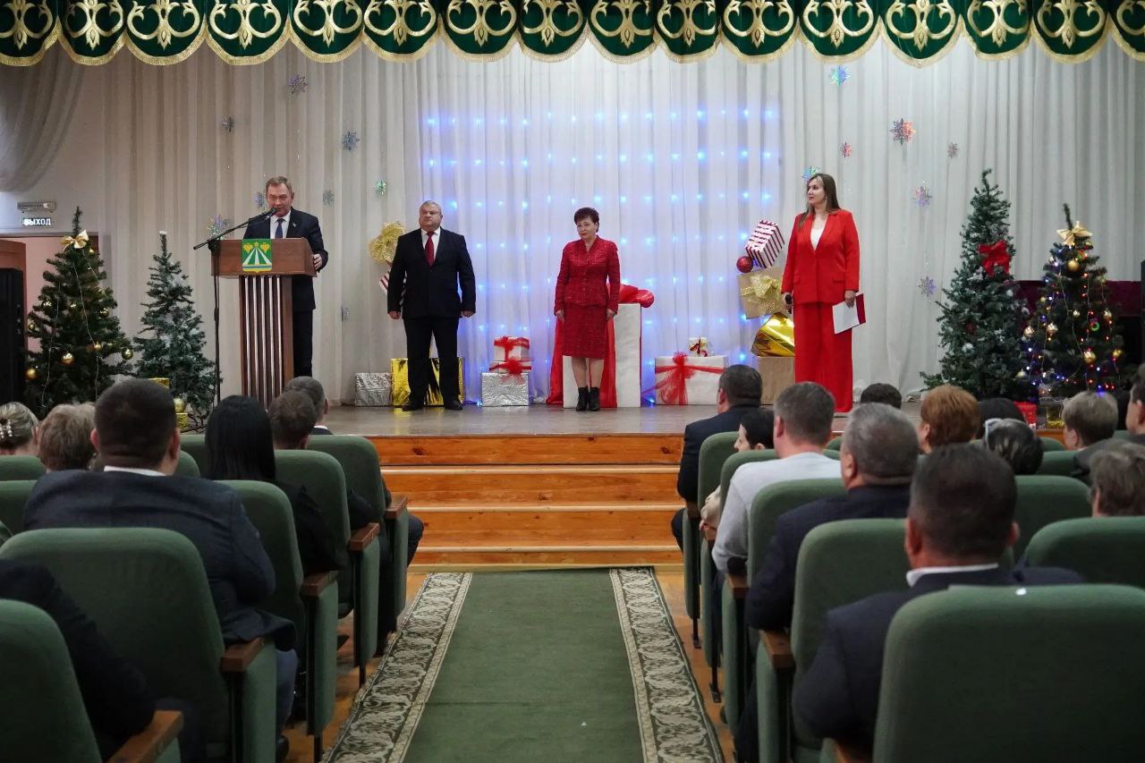 Торжественное мероприятие по итогам работы избирательных комиссий Крымского района в 2025 году состоялось в СКЦ Крымского района. 