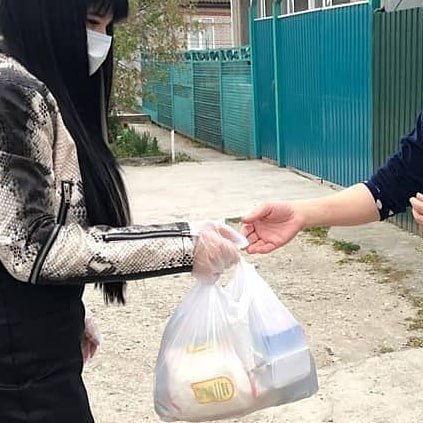 В Крымском районе волонтеры⠀помогают пожилым людям⠀