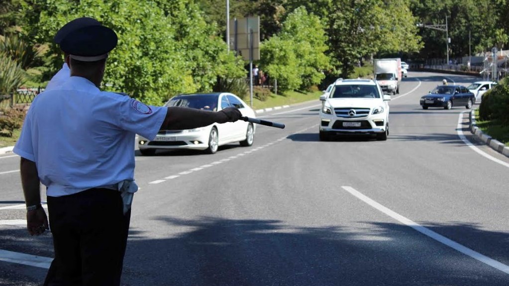 4 человека погибло по причине выезда автомобиля на полосу встречного движения