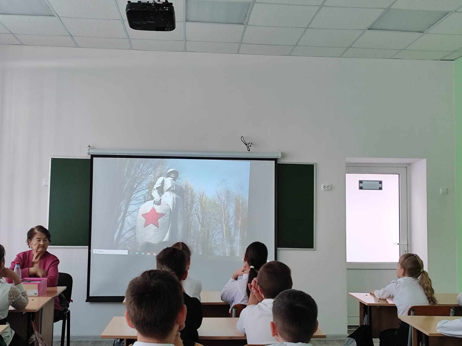 Урок мужества «Отважные лётчицы»