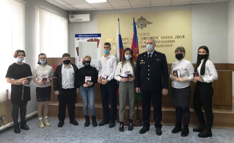 Вручение паспортов школьникам