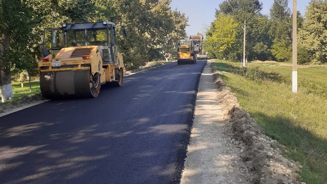 В Крымском районе ежедневно проводятся работы по благоустройству и наведению санитарного порядка