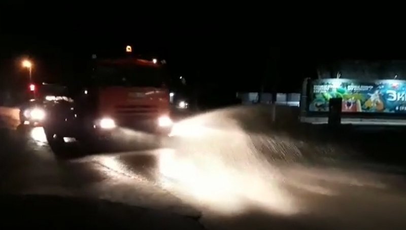На улицах города работает спец техника