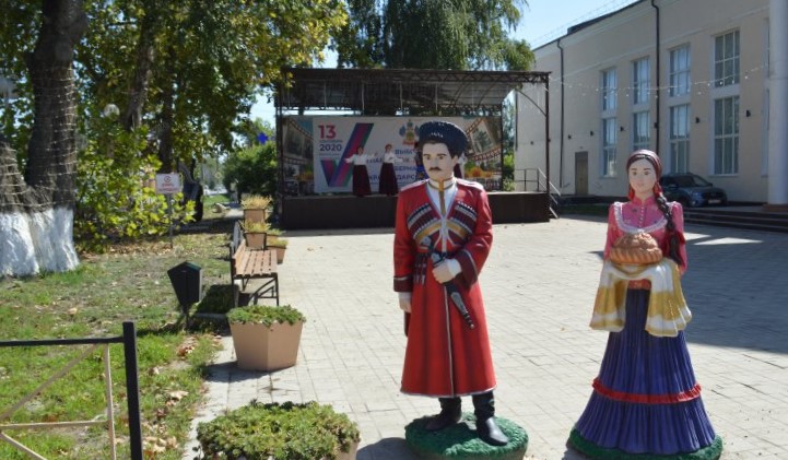 В станице Троицкой голосующих встречали песнями