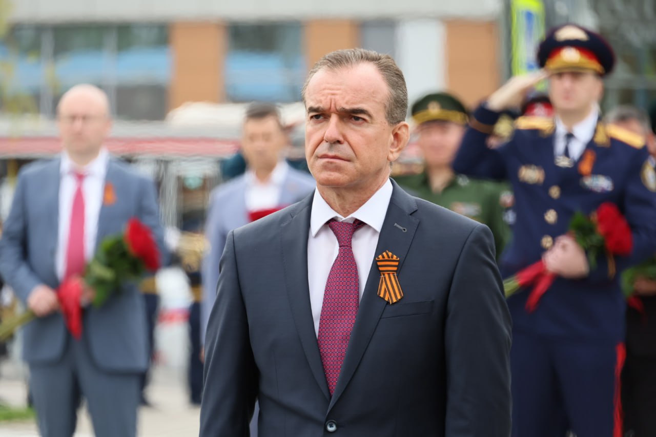 Вениамин Кондратьев возложил цветы к Вечному огню в Краснодаре