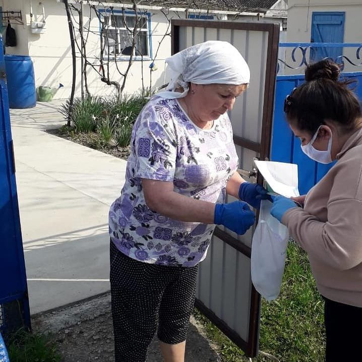 В Крымском районе работают волонтеры⠀