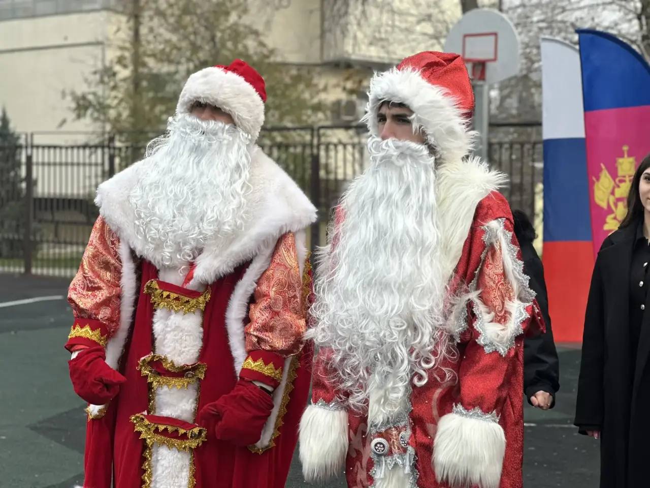 🎅 Молодежь Крымского района зарядилась праздничным настроением на забеге Дедов Морозов