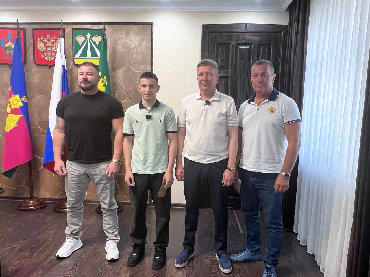 Сергей Лесь: Лично поблагодарил нашего чемпиона — Давида Малова.